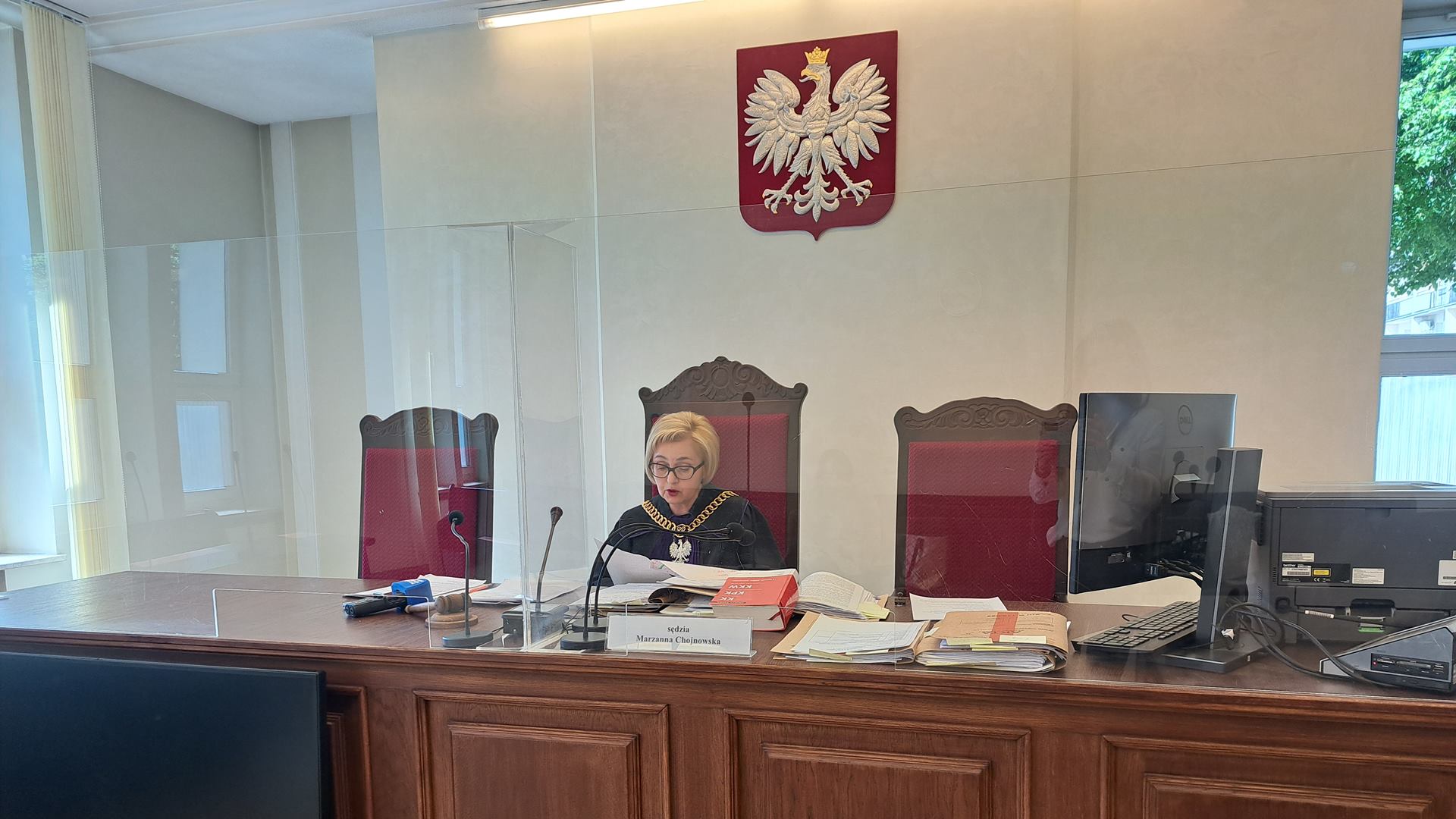 Białostocki sąd złagodził karę mężczyźnie, który wyrzucił szczeniaka przez balkon z czwartego piętra