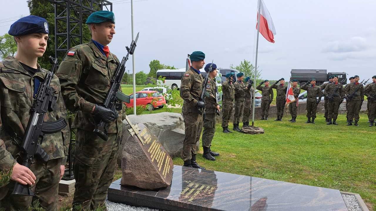 Odsłonięto odnowiony nagrobek na mogile gen. bryg. Nikodema Sulika