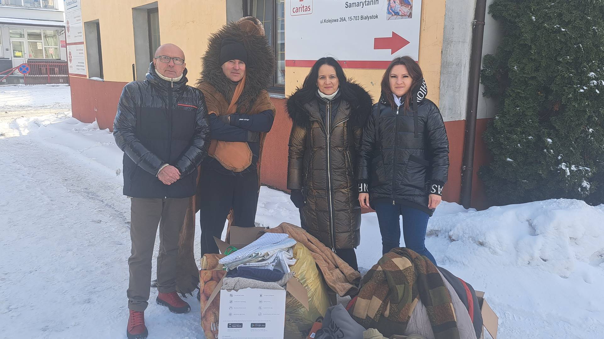 Do dwóch noclegowni w Białymstoku trafiły ciepłe ubrania i pościel