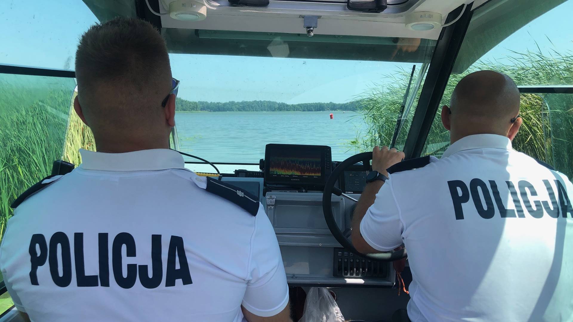 Pijanego mężczyznę, który woził dzieci skuterem wodnym, zatrzymali policjanci na jeziorze Necko