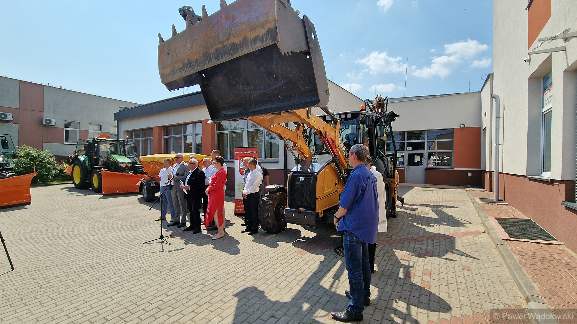 Zarząd Dróg Powiatowych w Łomży ma nowy sprzęt do utrzymania porządku na drogach