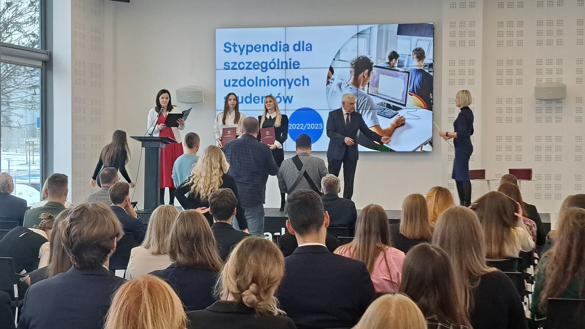 Uzdolnieni studenci otrzymali stypendia prezydenta Białegostoku