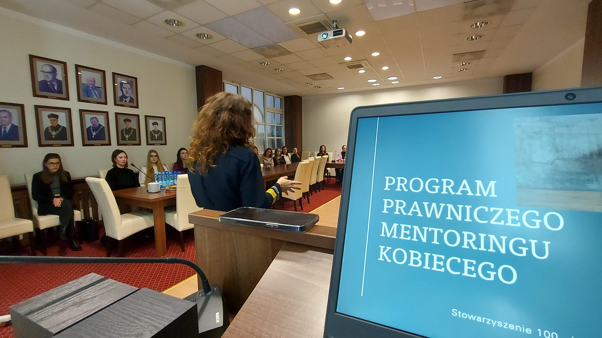 W Białymstoku kilkanaście studentek prawa będzie poznawało tajniki zawodów prawniczych pod okiem indywidulanych mentorek