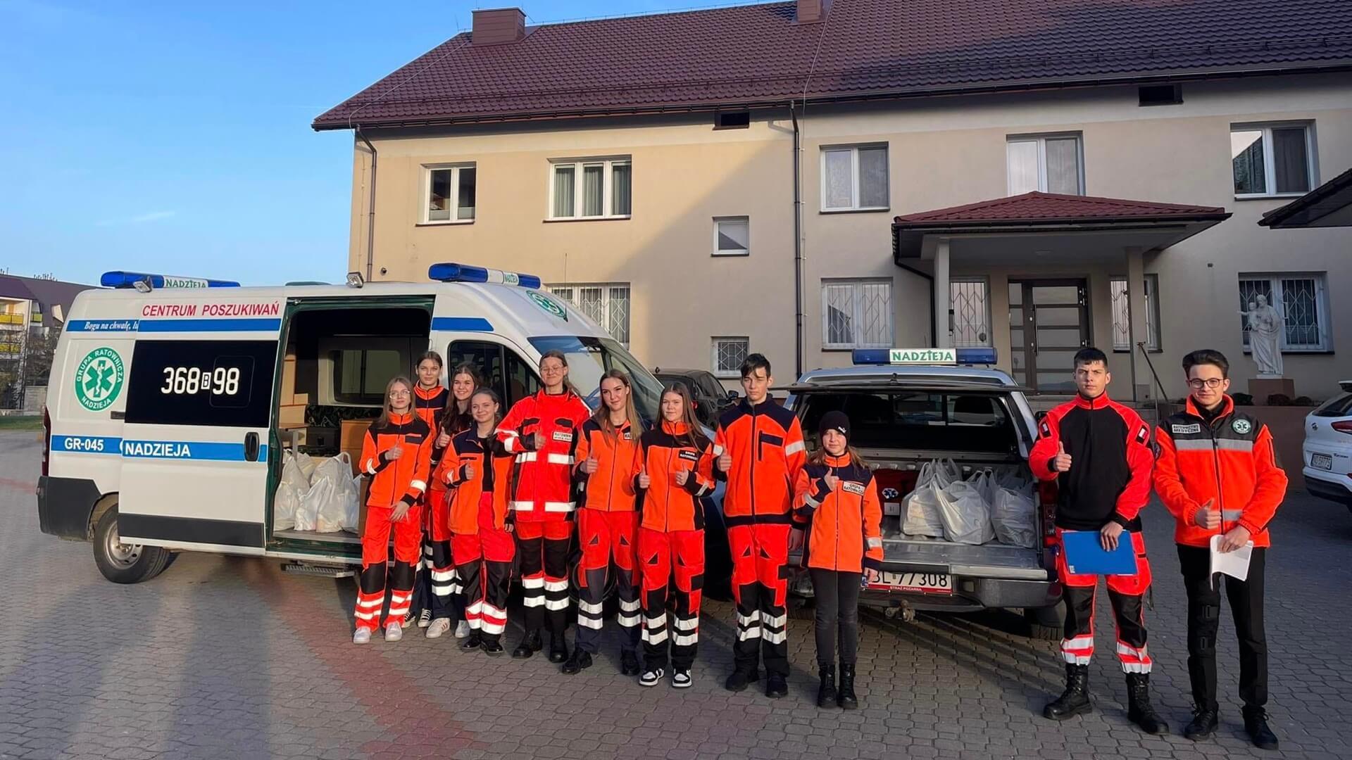 Ratownicy z Grupy Nadzieja przygotowali paczki świąteczne dla potrzebujących