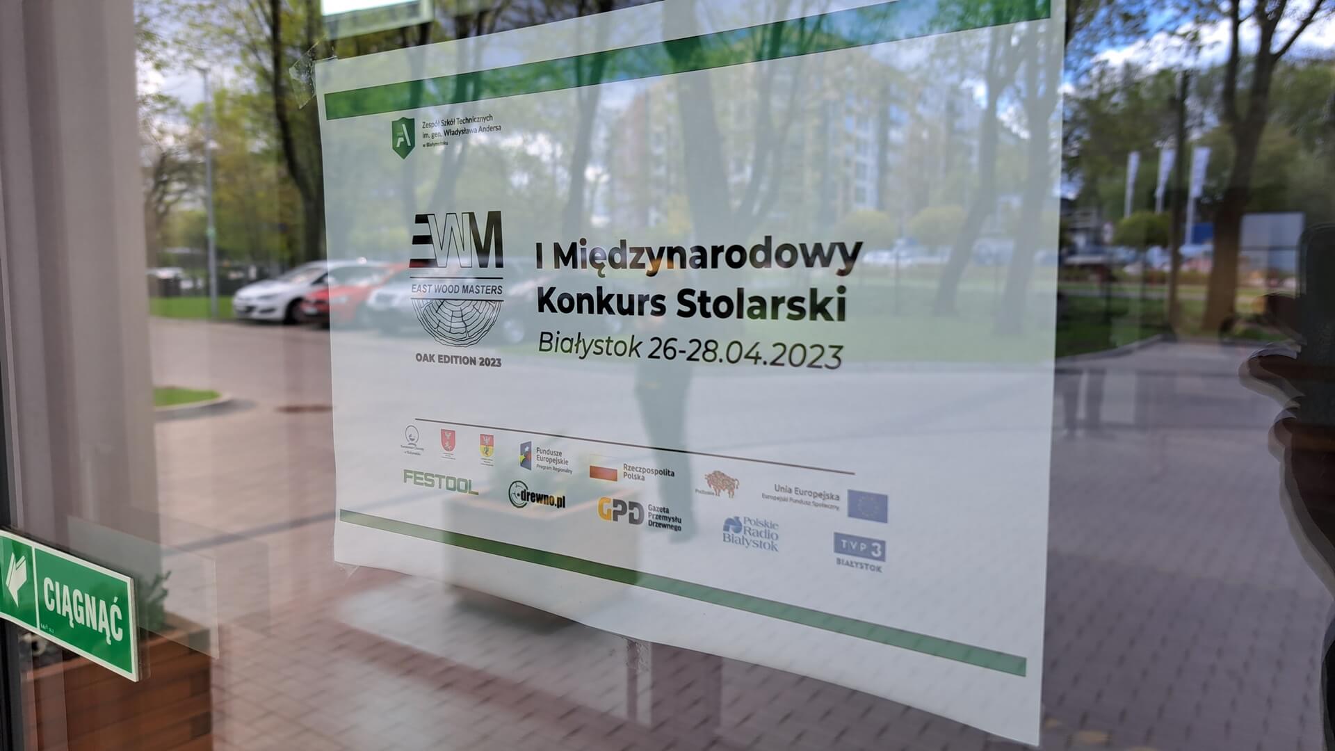 Uczniowie biorą udział w konkursie Stolarskim East Wood Skills