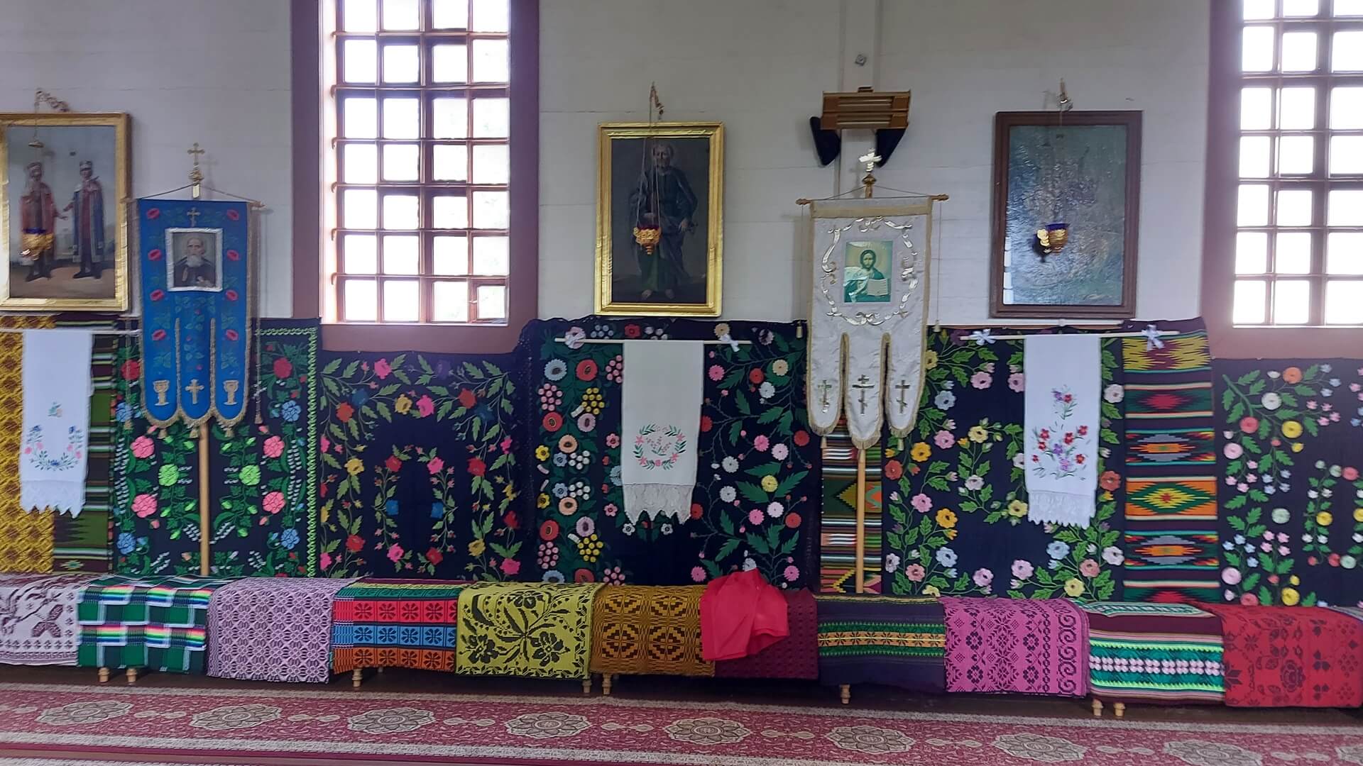 W Łosince podczas Nocy Muzeów prezentowano kobierce i ręczniki obrzędowe