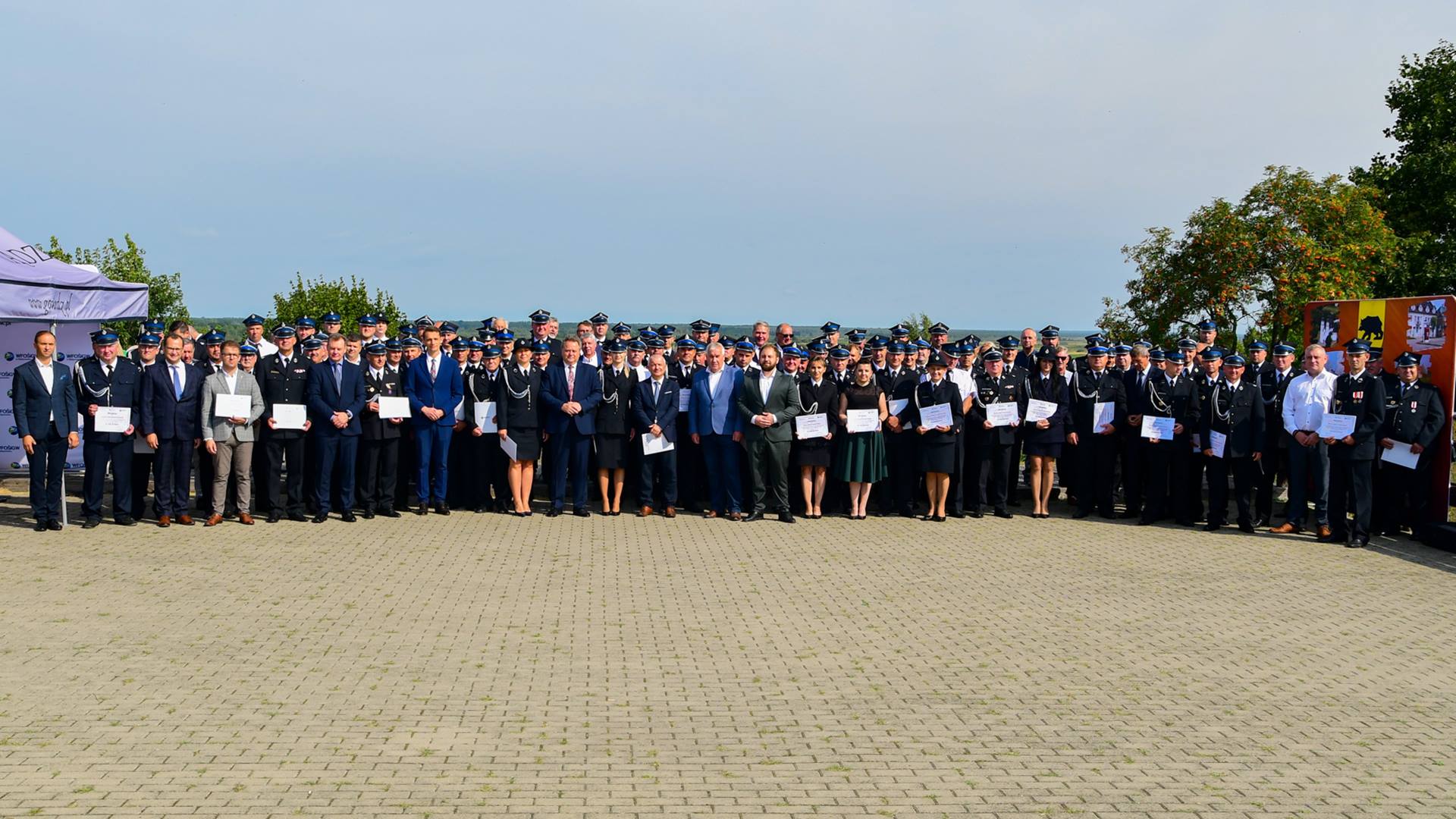 Przedstawiciele podlaskich OSP odebrali w Goniądzu symboliczne promesy