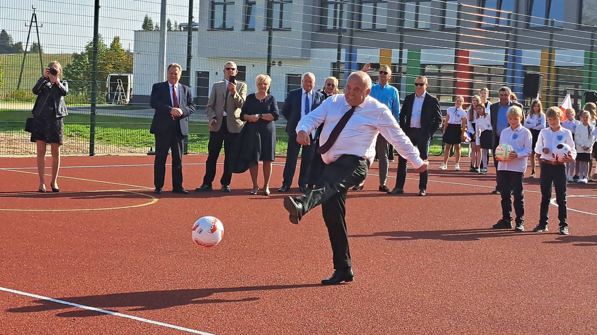W Wiżajnach otwarto nowe boisko. Padły pierwsze bramki