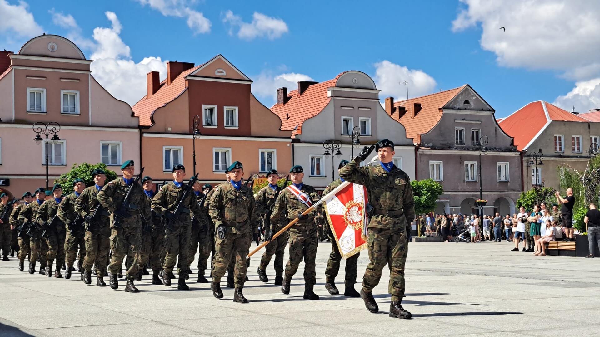 W Suwałkach i Łomży żołnierze ochotnicy złożyli przysięgę wojskową