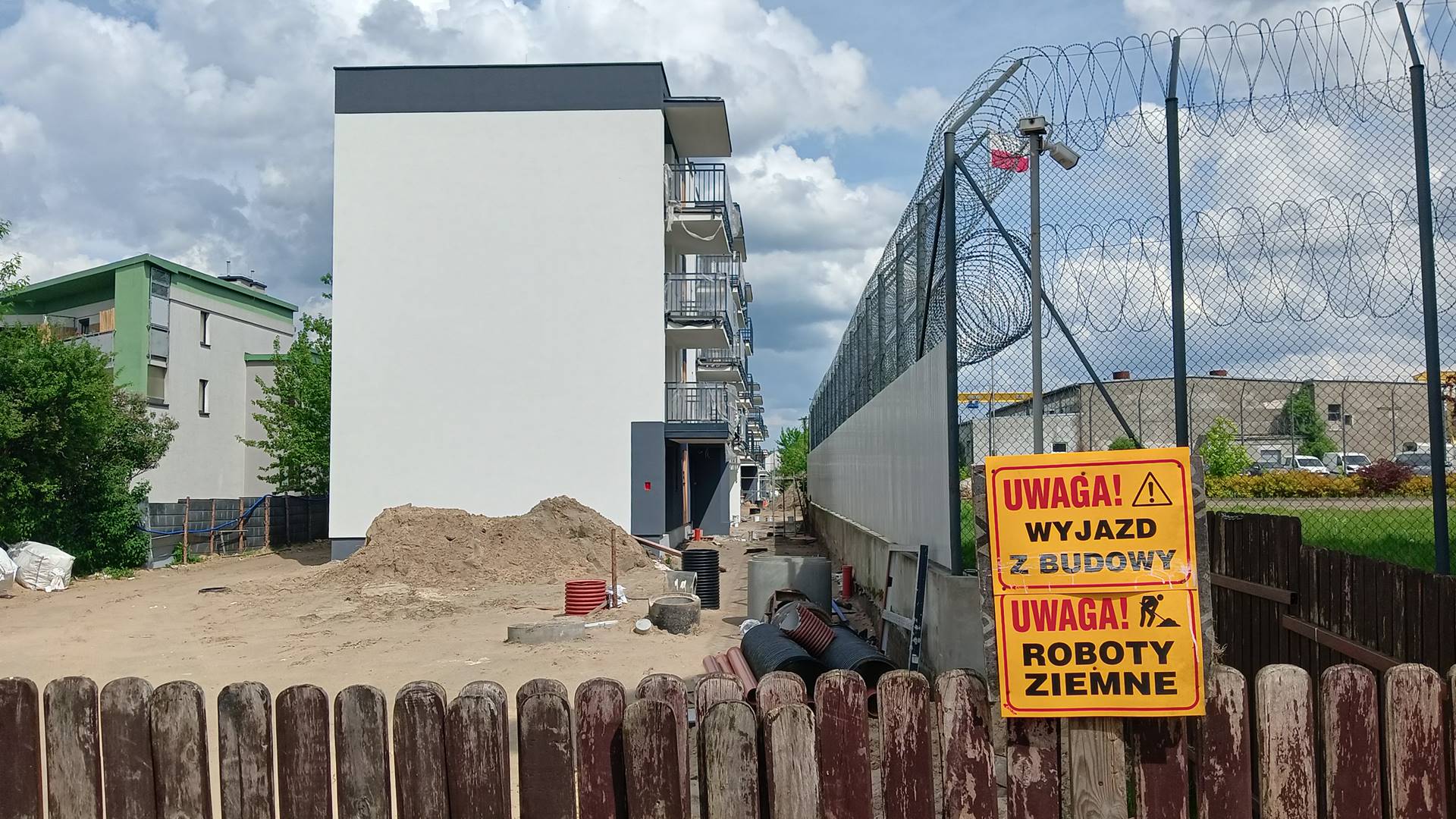 Balkon z widokiem na areszt - felieton Marka Gąsiorowskiego