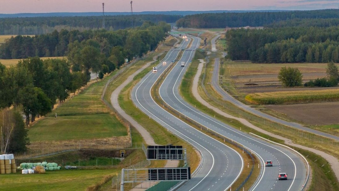 Drogowcy remontują trasę S61 - zamknięta część drogi pod Szczuczynem