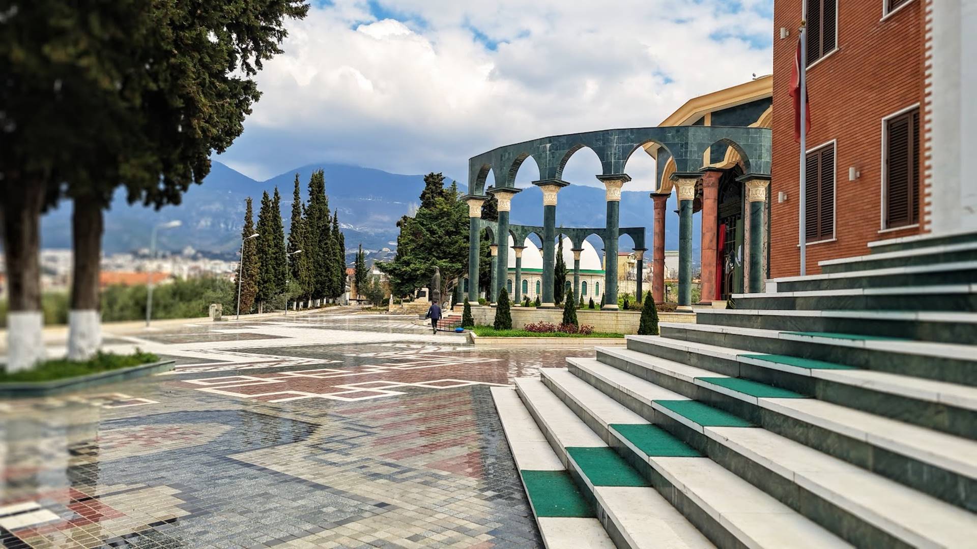 Z biletem w portfelu - Tirana