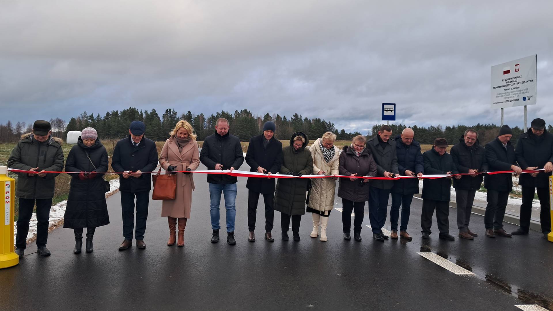 W Jeziorkach otwarto trzykilometrowy odcinek drogi powiatowej