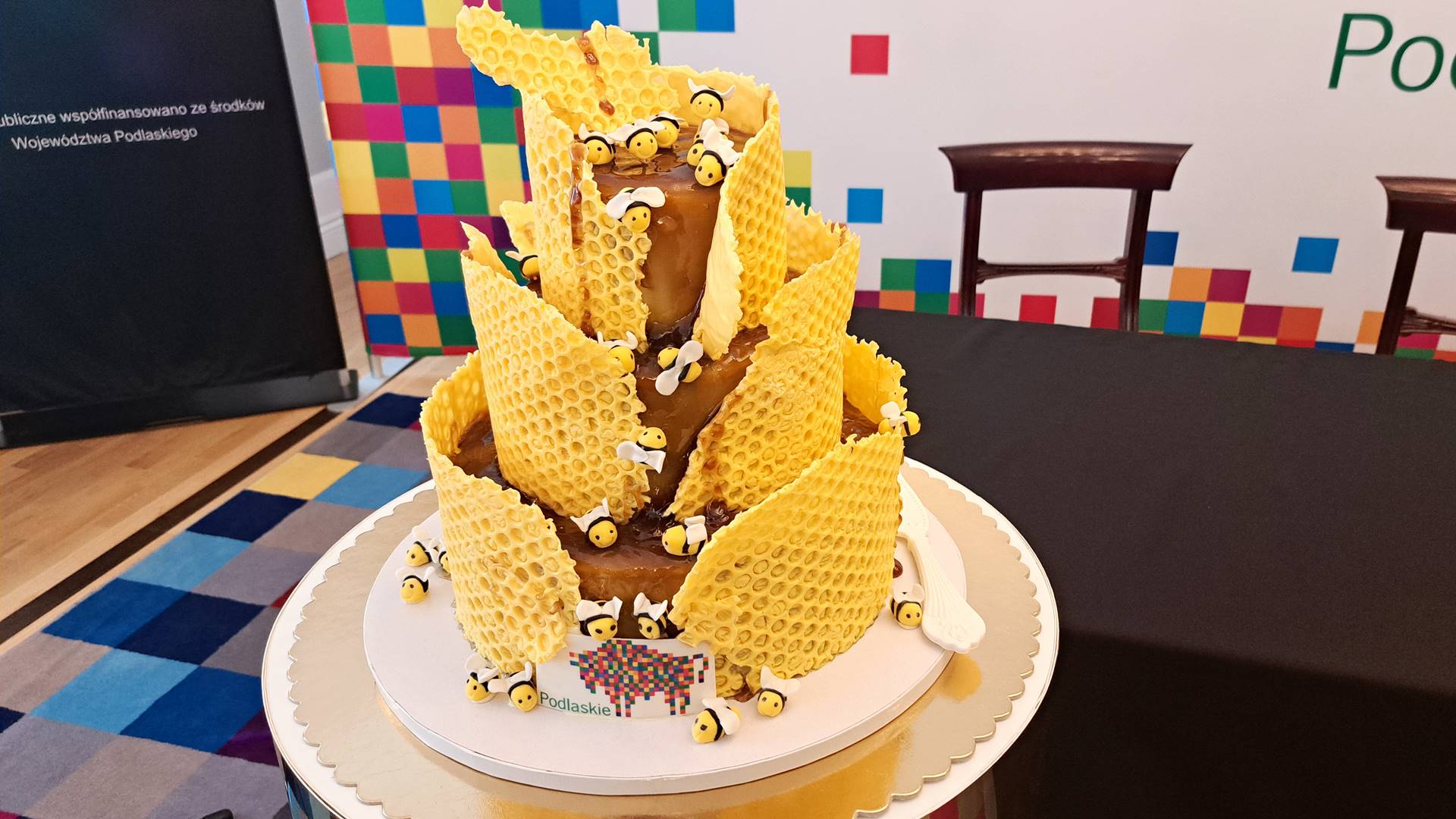 Stowarzyszenia, fundacje i koła gospodyń wiejskich podpisały umowy dotyczące ekologii i pszczelarstwa