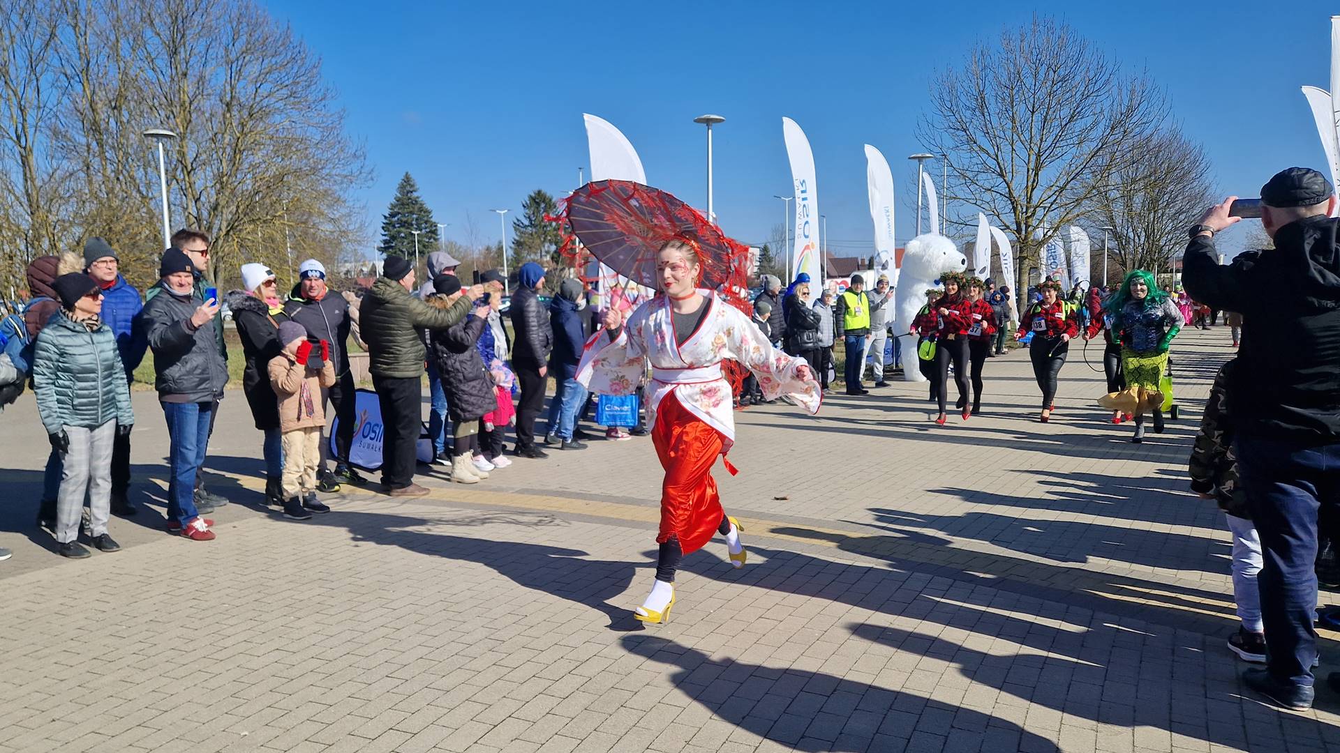 Panie biegły w szpilkach, a panowie z jajkiem - to już ósma edycja Miss Run [zdjęcia]