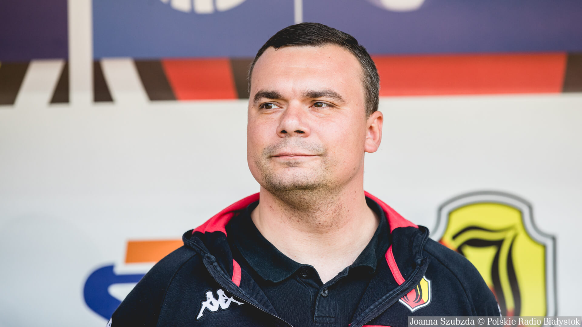 Adrian Siemieniec dziękuje piłkarzom i kibicom