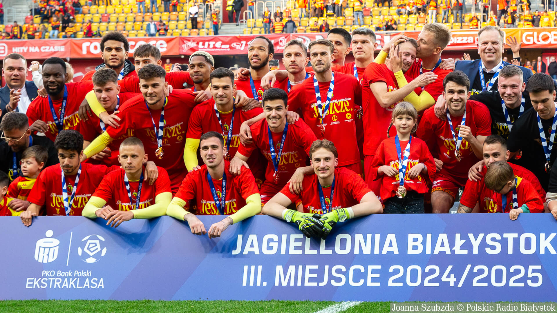 Jagiellonia Białystok na podium. Ceremonia medalowa po meczu z Pogonią [zdjęcia, wideo]