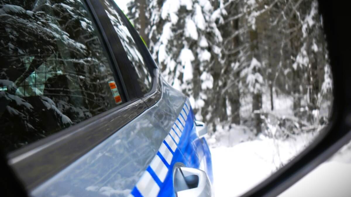 Dwóch mężczyzn uratowanych od zamarznięcia dzięki reakcji świadków