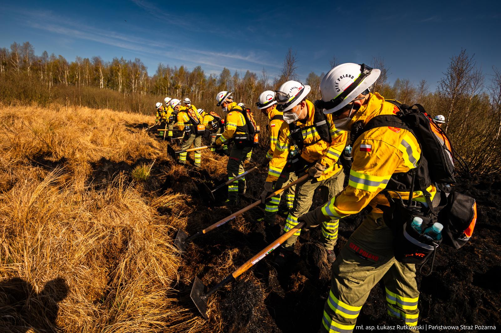 Pomagali w walce z pożarem w Biebrzańskim Parku Narodowym - teraz sami potrzebują pomocy