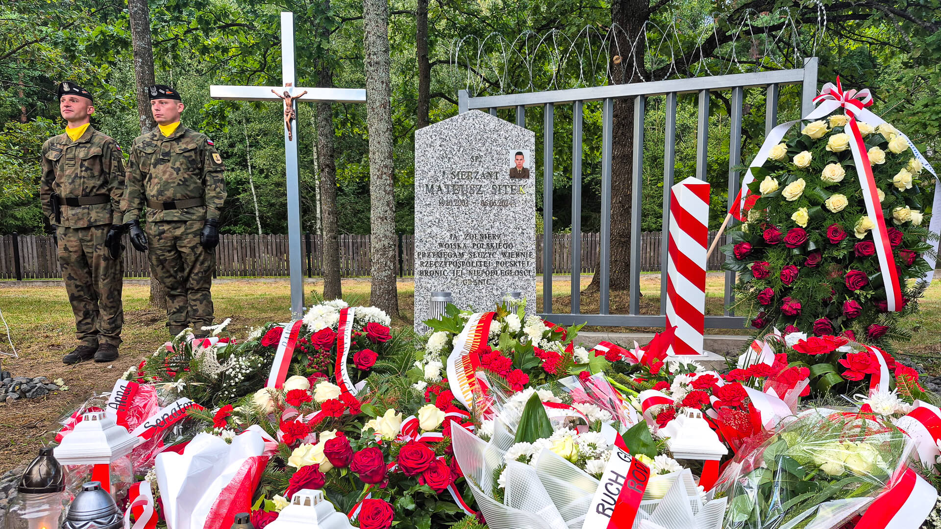 W Czerlonce odsłonięto pomnik upamiętniający sierżanta Mateusza Sitka [zdjęcia]