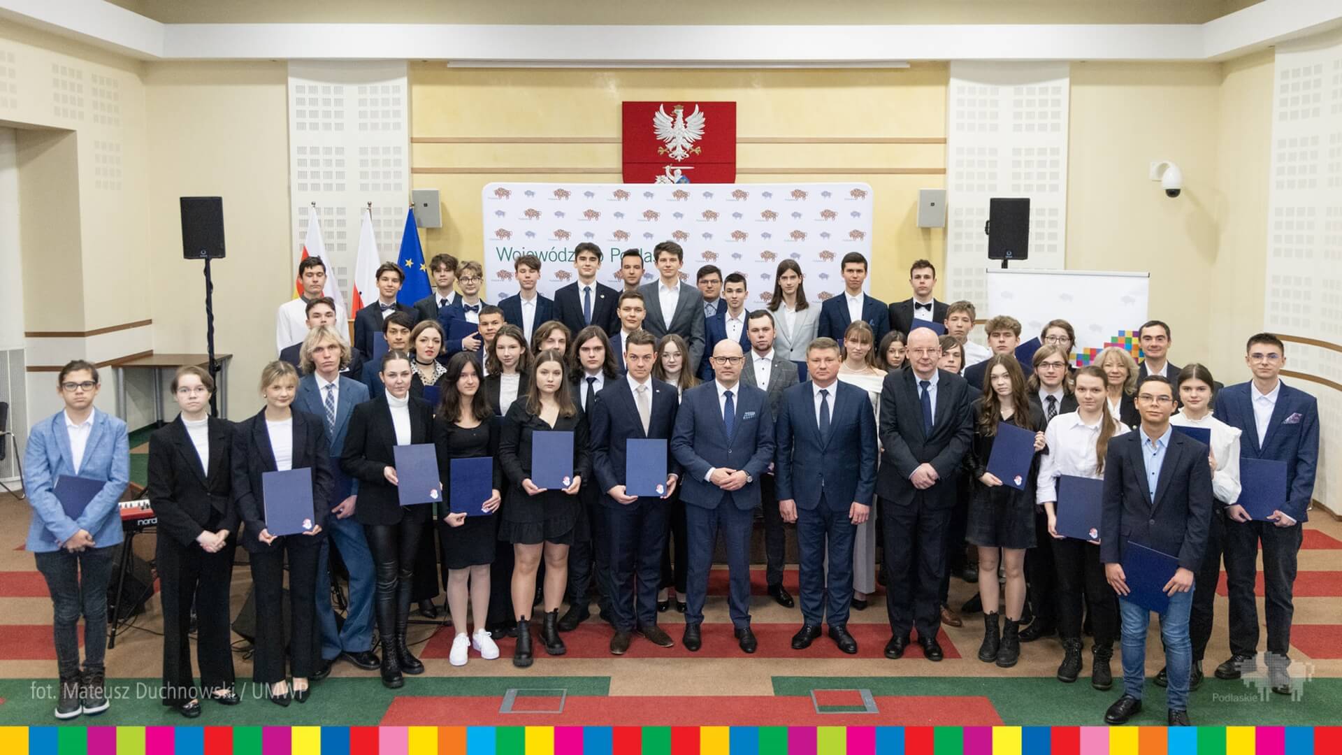 Blisko 60 uczniów z regionu otrzymało stypendia naukowe marszałka