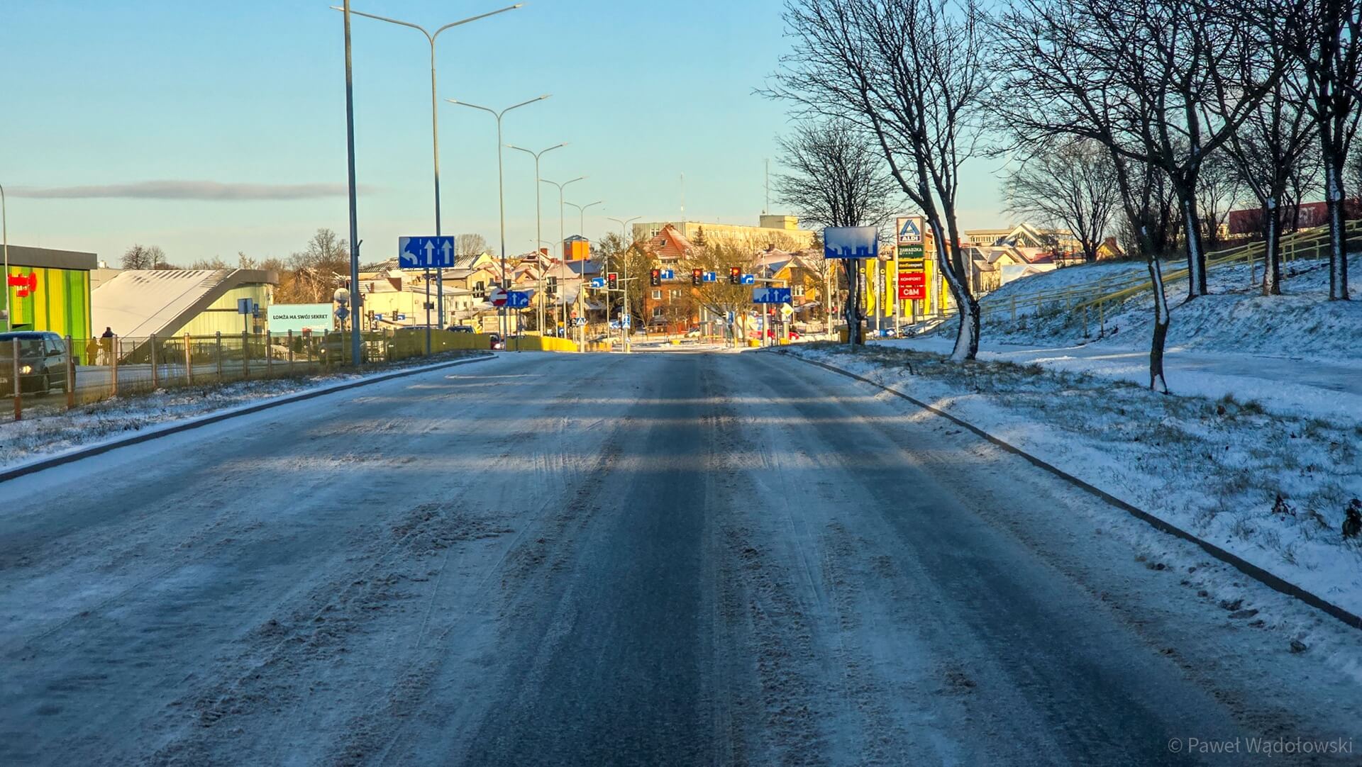 Ślisko na drogach i pierwsze wypadki