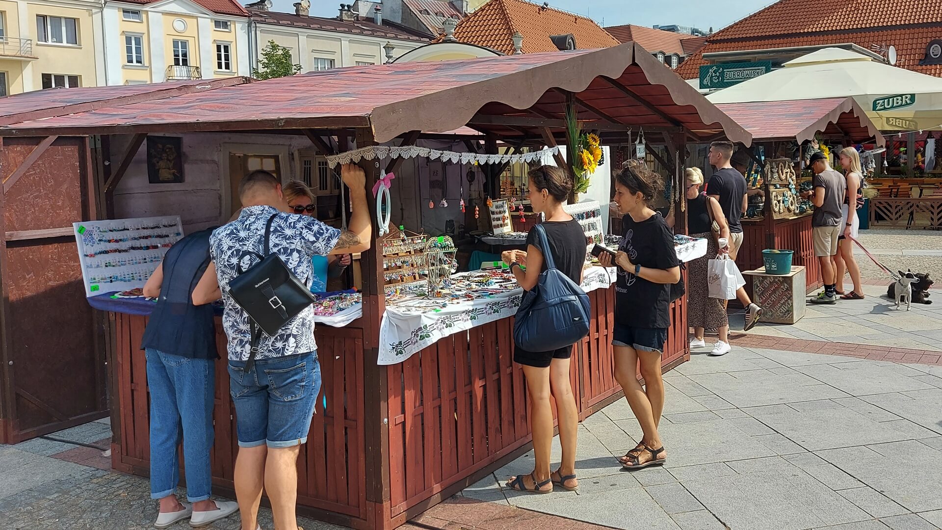 Regionalne przysmaki i rękodzieło na jarmarku w centrum Białegostoku