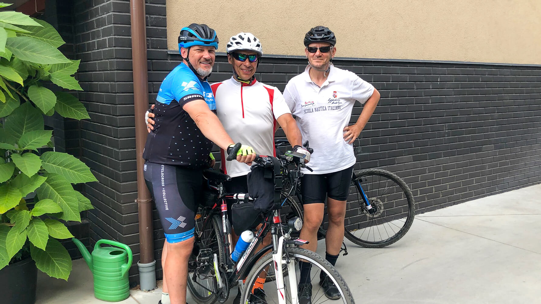 Trzej muzycy wyruszyli w rowerową podróż dookoła Polski, by pomóc chorej 17-latce