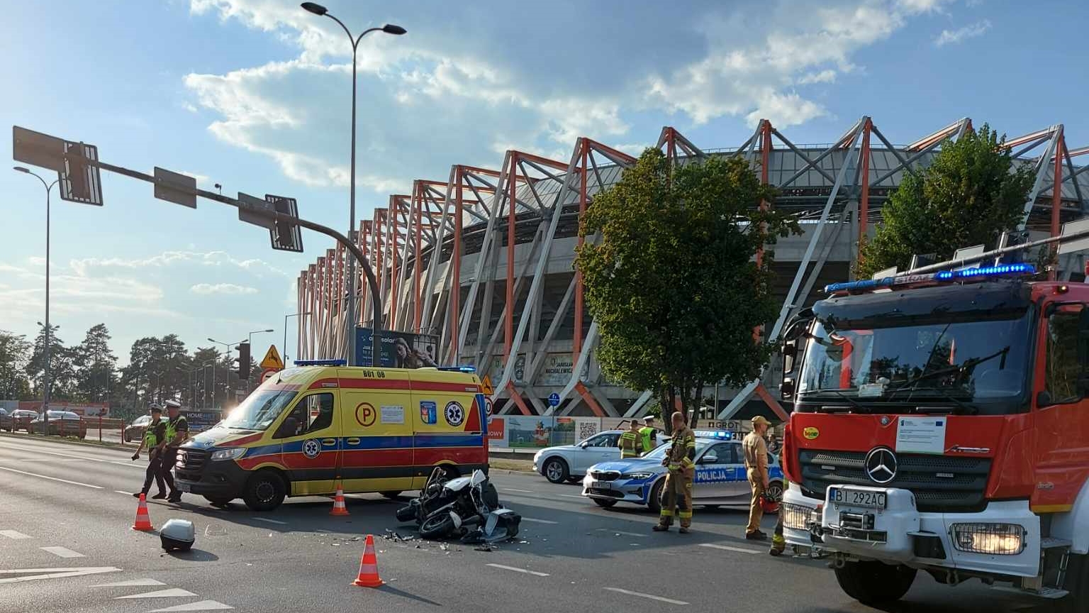 Wypadek na ulicy Ciołkowskiego. Motocyklista zderzył się z autem