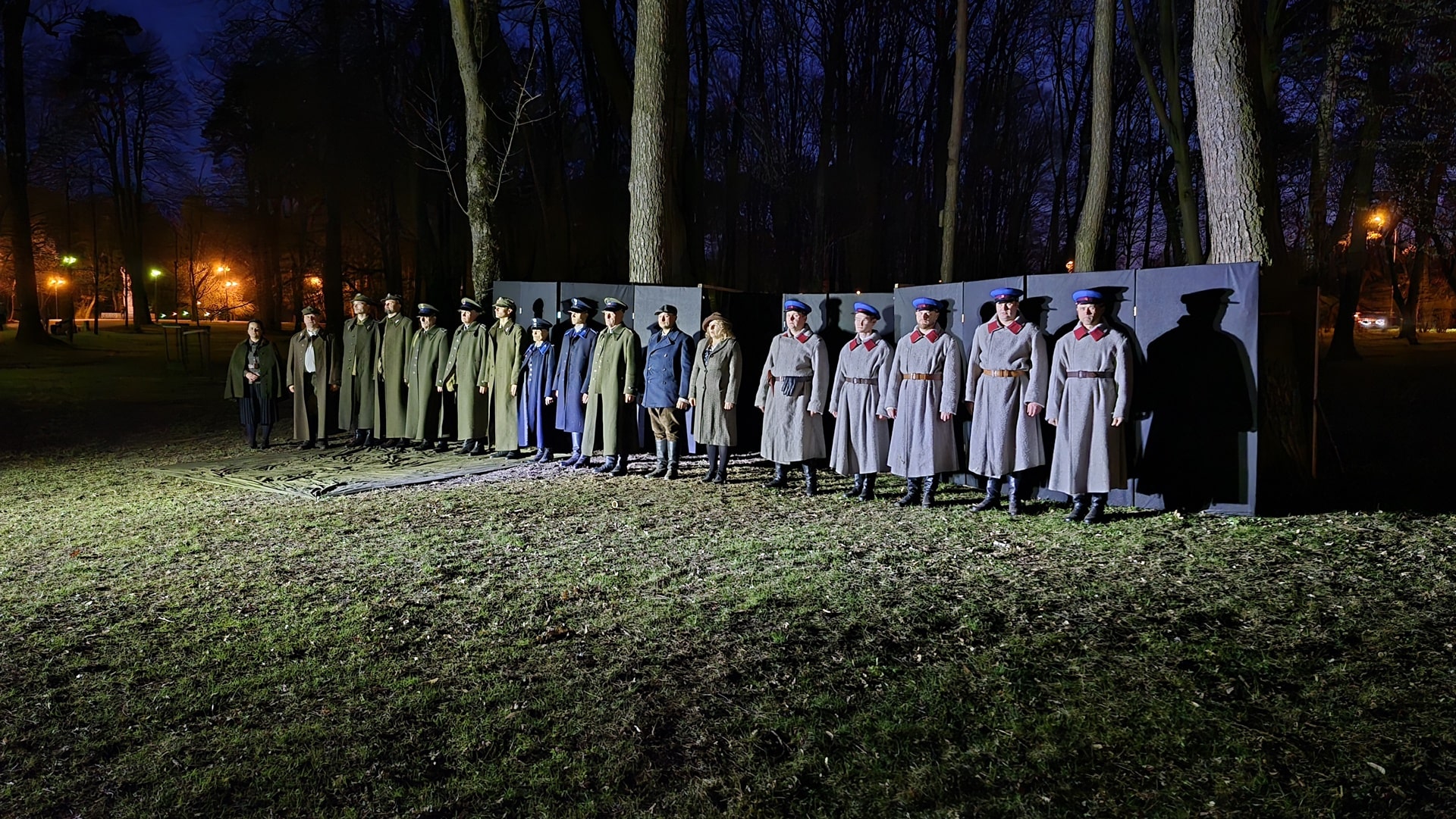 Poruszający spektakl słowno-muzyczny przy Pomniku Katyńskim w Białymstoku [zdjęcia]