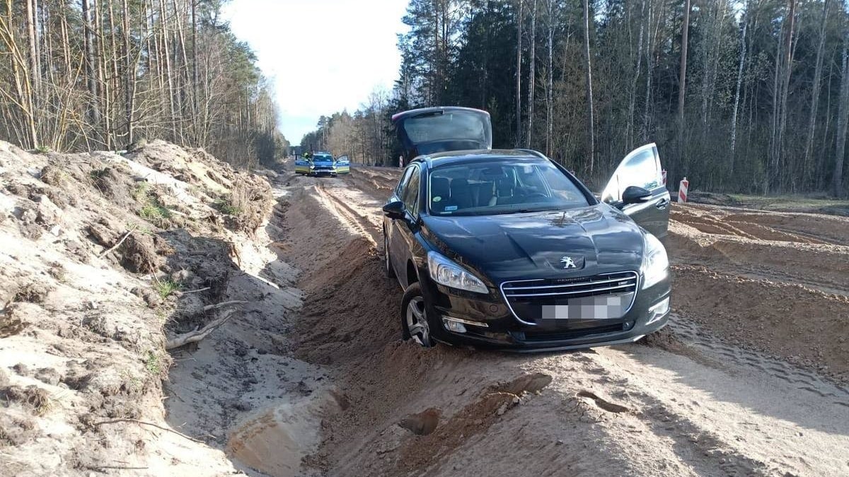 Pościg w Czerwonem. Kierowca uciekał, żeby „policjantom się nie nudziło”