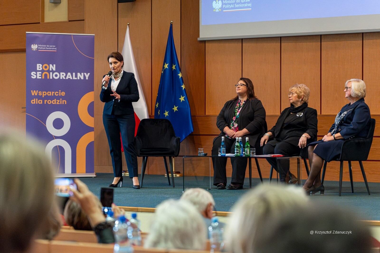 Od 2026 roku ma obowiązywać ustawa o bonie senioralnym - teraz trwają konsultacje w sprawie projektu