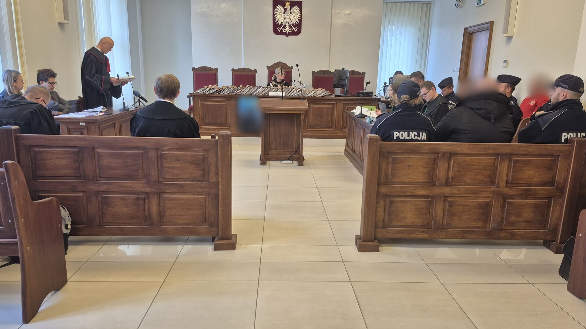 Rozpoczął się proces dużej grupy oszustów działających metodą "na policjanta"