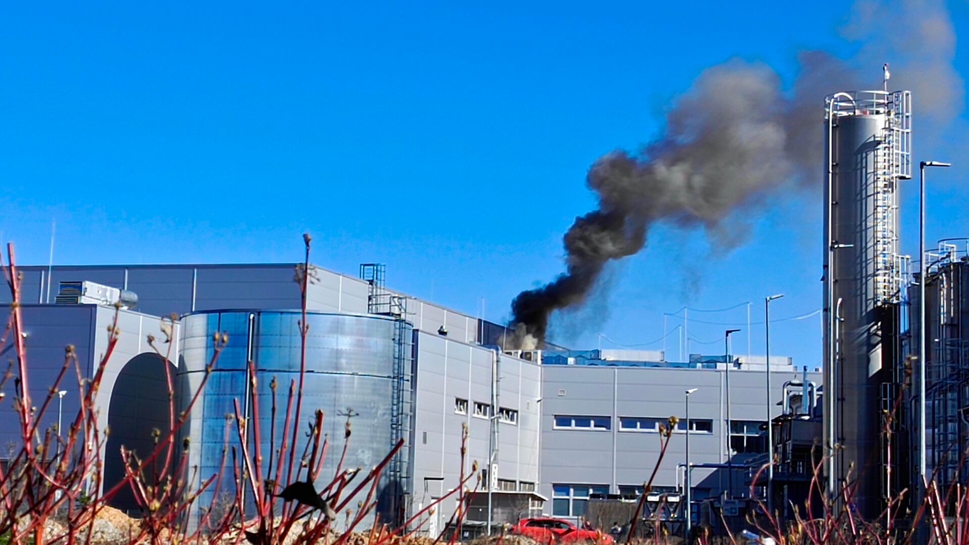 Pożar przy Myśliwskiej - palił się budynek jednej z firm