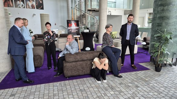 PKS NOVA i podlaskie uczelnie uświadamiają nt. depresji. Na dworcach można zobaczyć specjalny spot