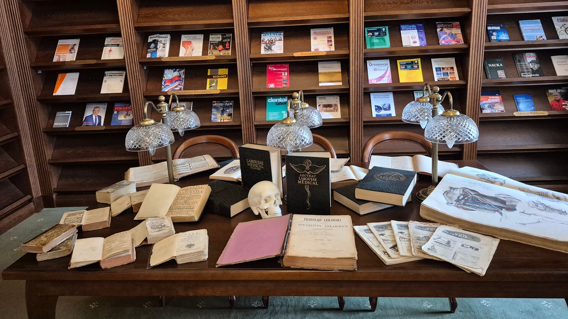 O dzieła XVI-wiecznego alchemika do najnowszych osiągnięć medycyny - biblioteka UMB ma 75 lat