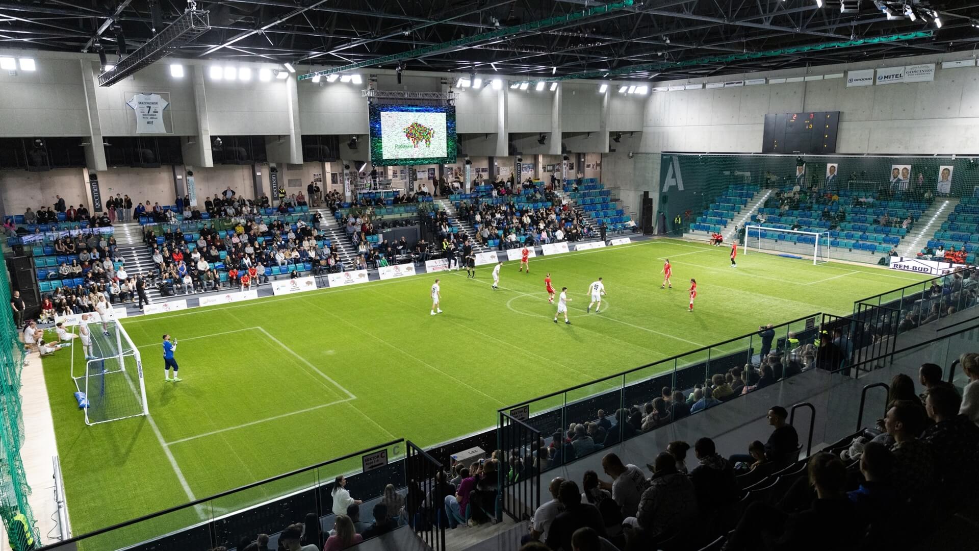 Suwałki: Celebryci i sportowcy rozegrają turniej piłki nożnej w szczytnym celu