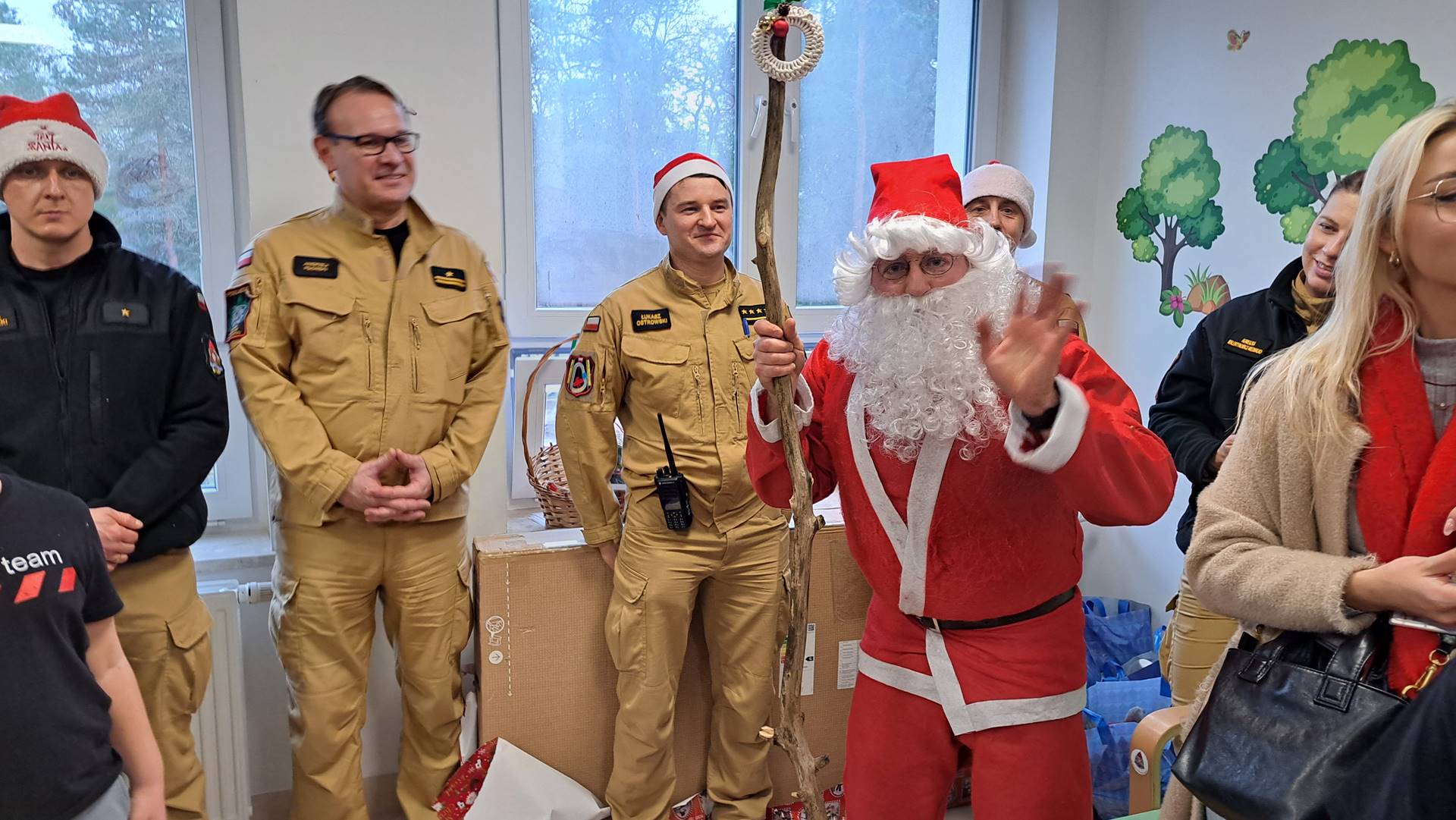 Święty Mikołaj odwiedził dzieci z Oddziału Pediatrii i Neurologii Dziecięcej