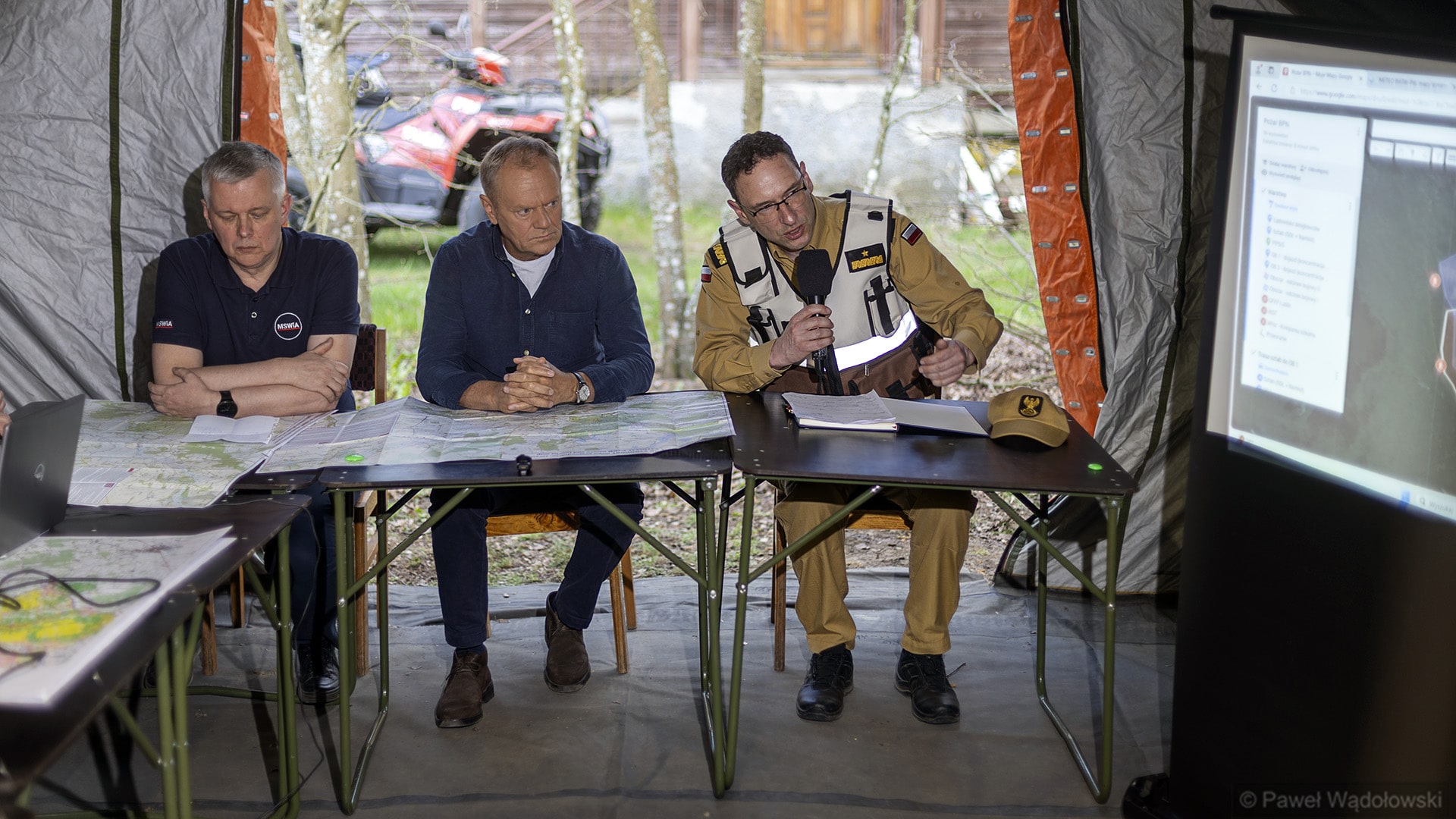 Premier przyjechał do Biebrzańskiego Parku Narodowego. Zapowiedział wyższe kary za podpalenia [zdjęcia, wideo]