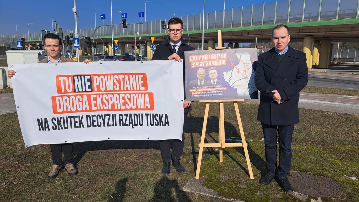 Adam Andruszkiewicz: drogi muszą być. Będziemy wywierać presję poprzez wywieszenie banerów