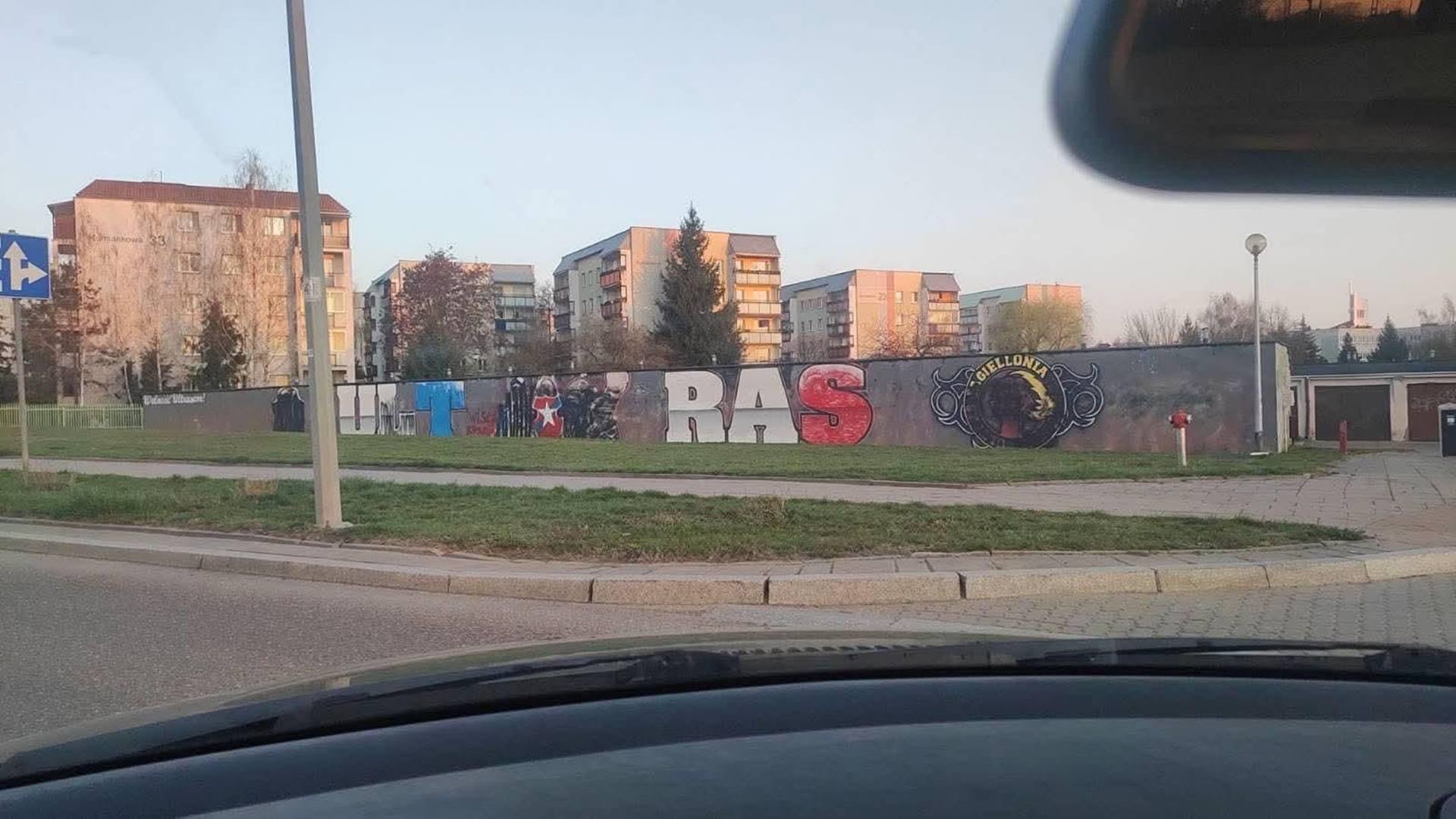 Zniszczone murale Jagiellonii Białystok. Wszystko stało się przed meczem z Wisłą Kraków [zdjęcia]