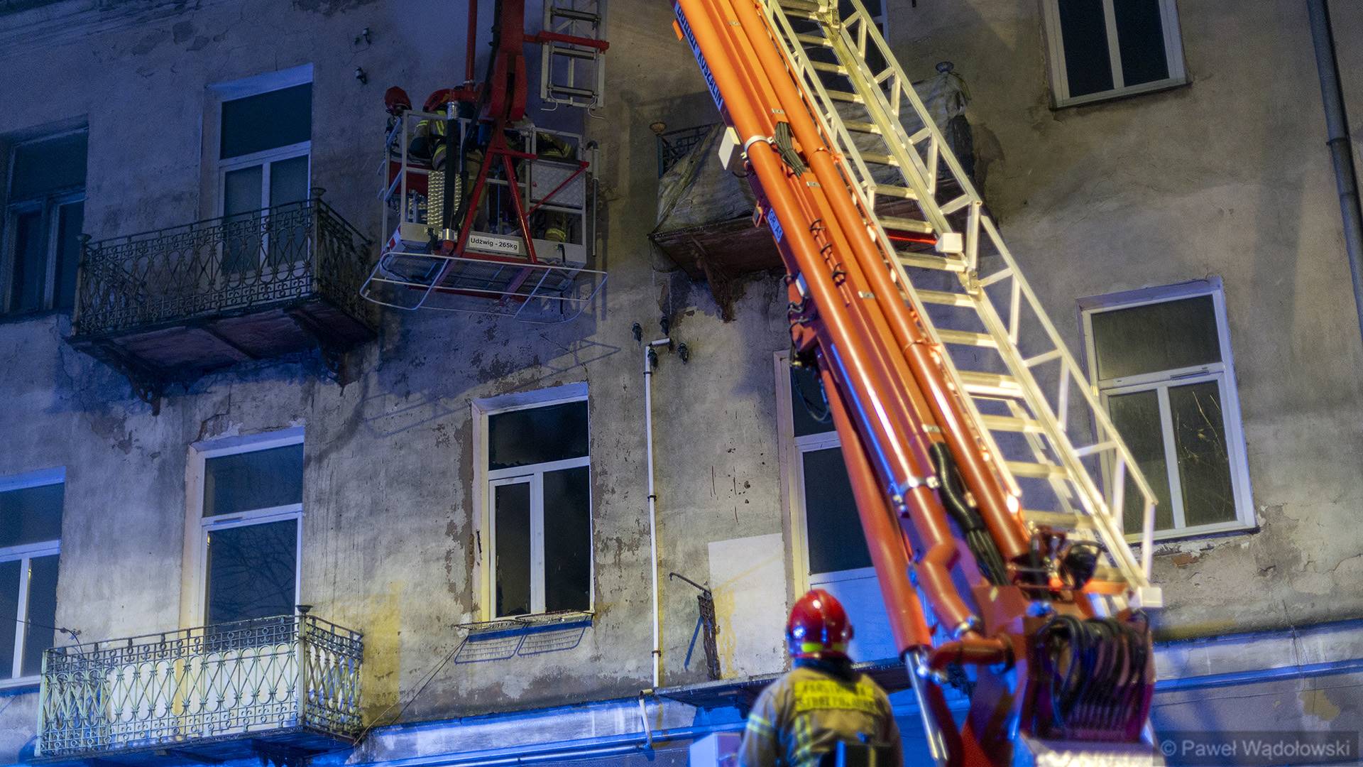 Pożar kamienicy w Łomży przy ul. Polowej [zdjęcia]