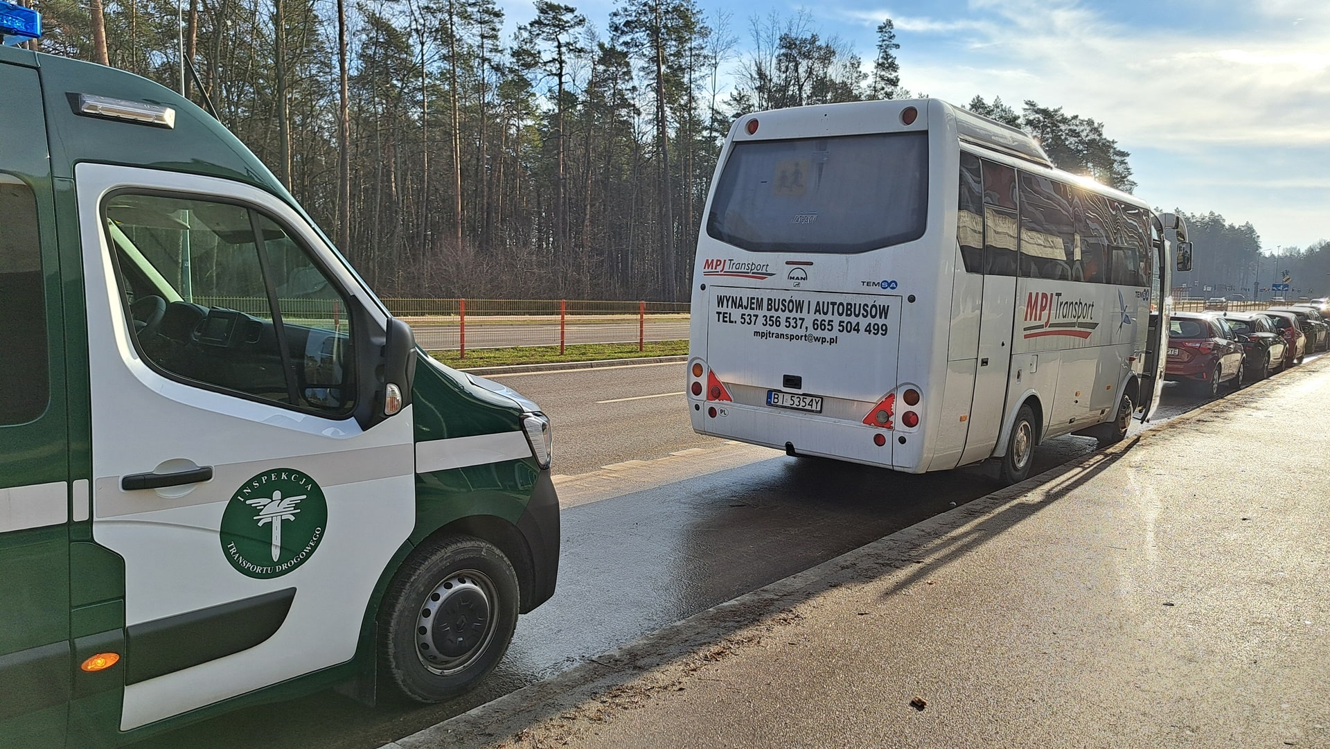 Aby ferie były bezpieczne, inspektorzy transportu drogowego kontrolują autobusy