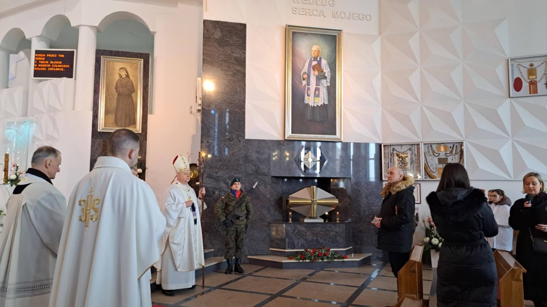 Mieszkańcy Białegostoku, żołnierze i pracownicy IPN uczcili 50. rocznicę śmierci bł. ks. Michała Sopoćki