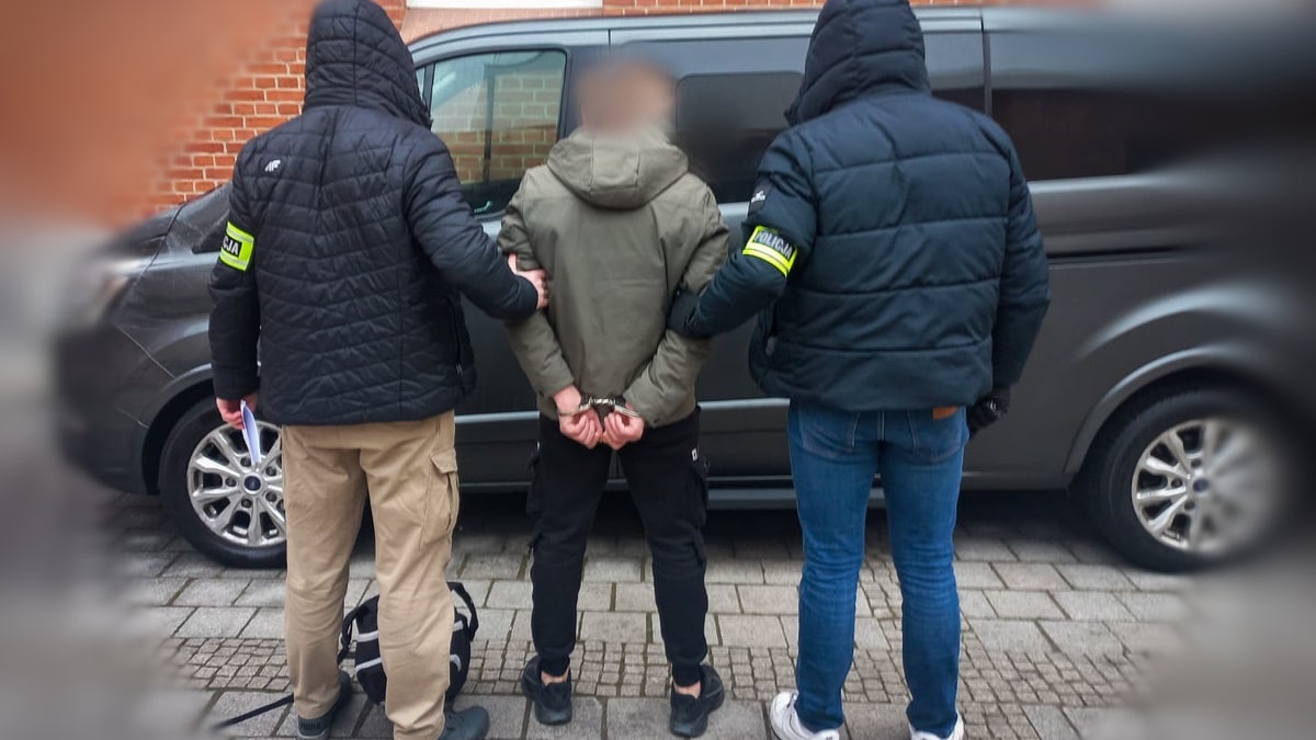 Policjanci zatrzymali oszusta, który od seniorki wyłudził 100 tysięcy dolarów