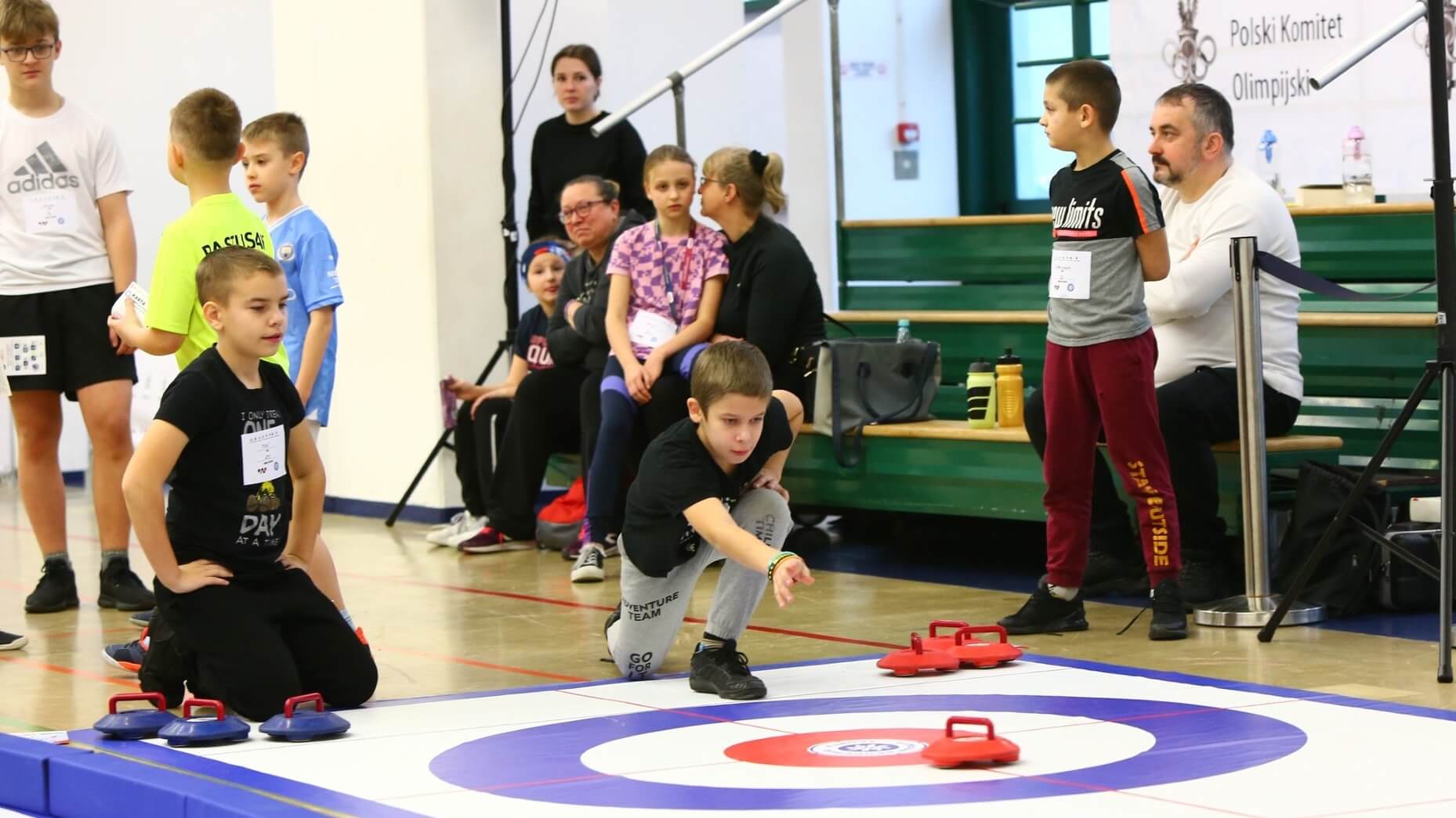 Zimowa Akademia Sportu - short track, curling czy hokej dla dzieci i seniorów