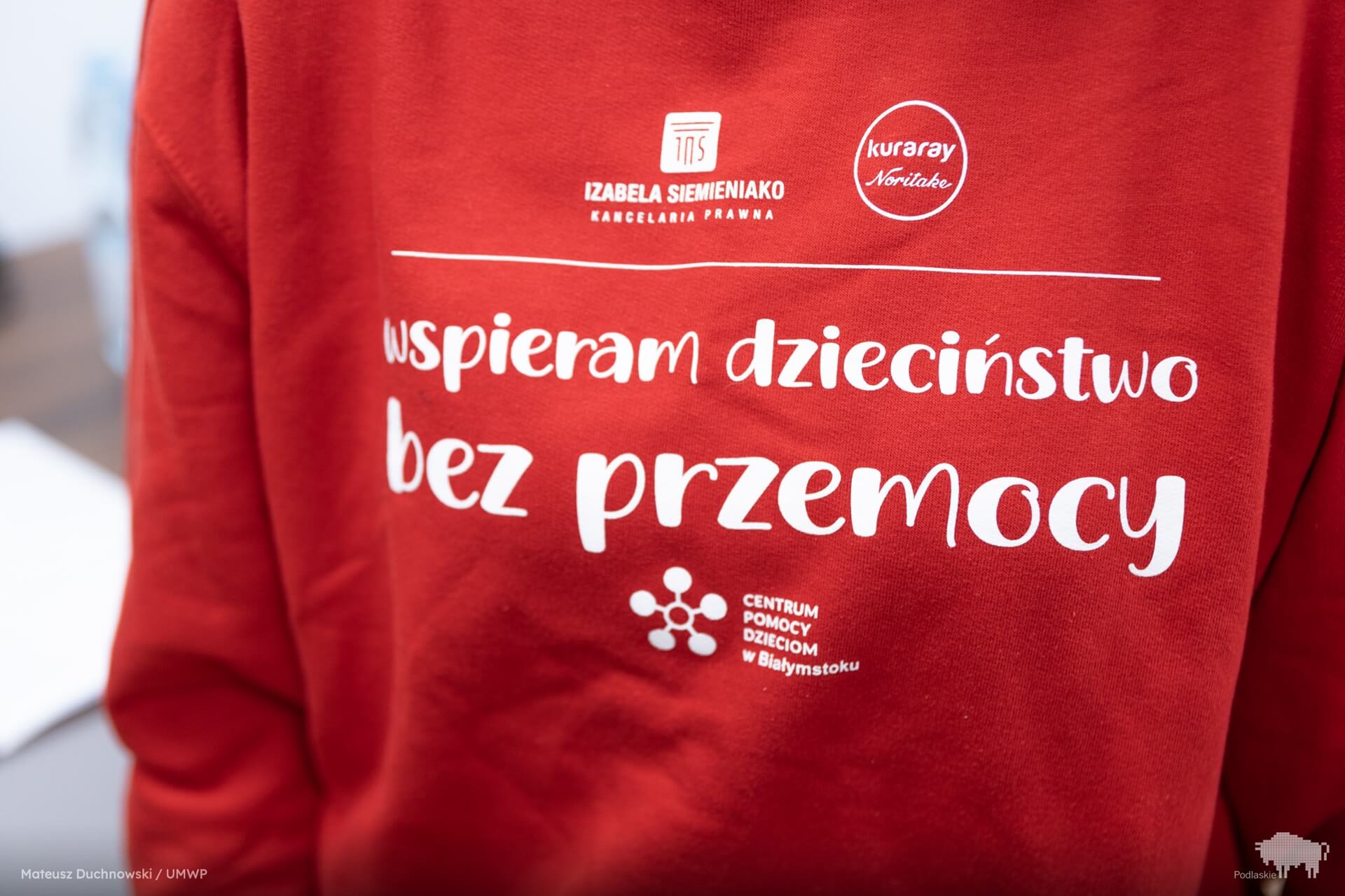 Dzień Przeciwdziałania Przemocy wobec Dzieci. W regionie wiele budynków będzie podświetlonych na czerwono