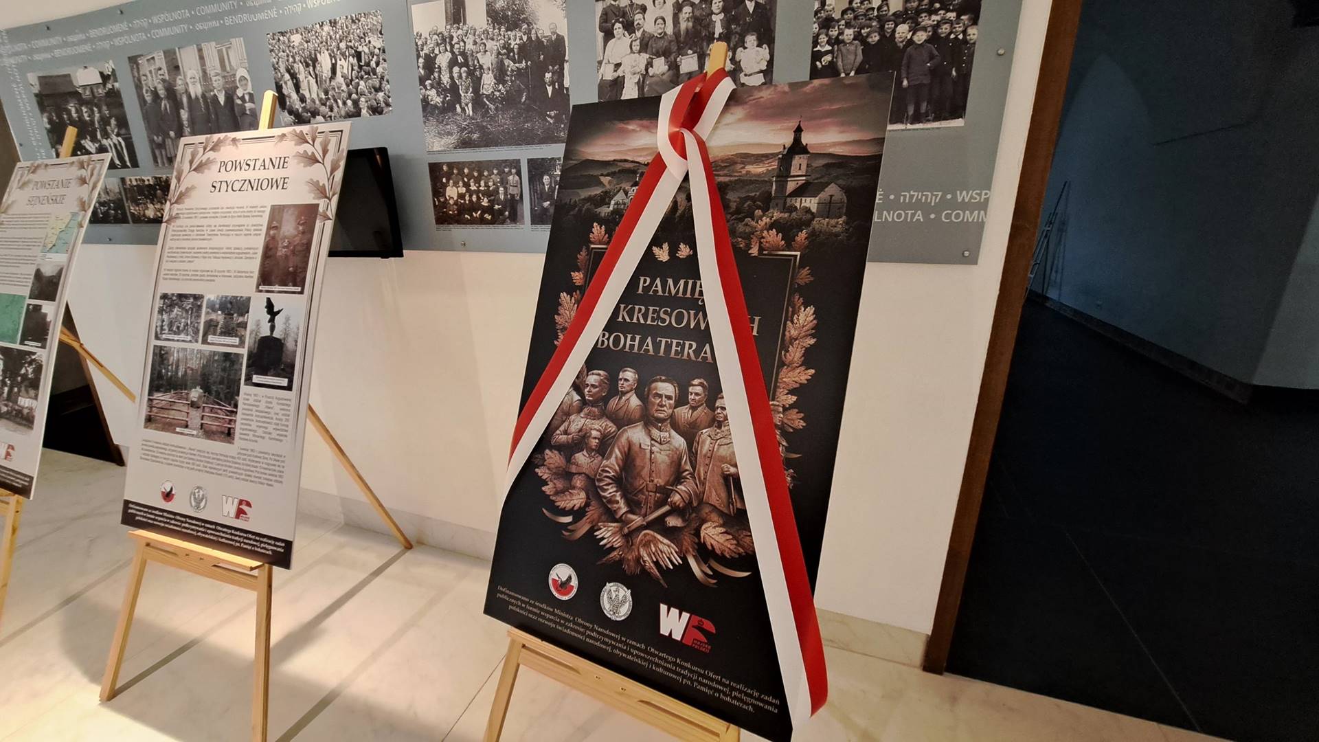 W Muzeum Kresów w Sejnach można zobaczyć wystawę "Pamięć o Kresowych Bohaterach"