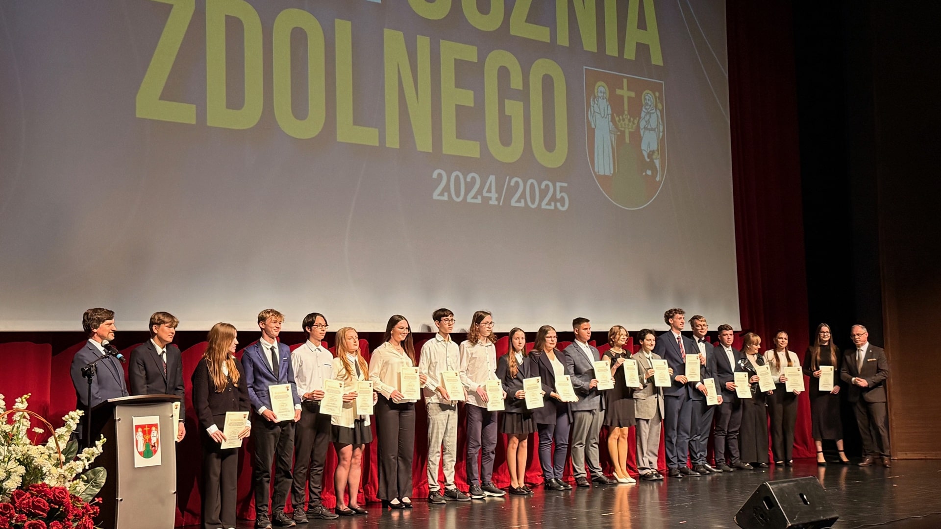 Uczniowie suwalskich szkół z nagrodami za wyniki w nauce i sporcie