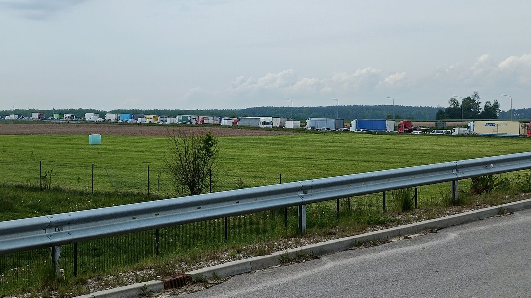 Wypadek na S61. Droga zablokowana